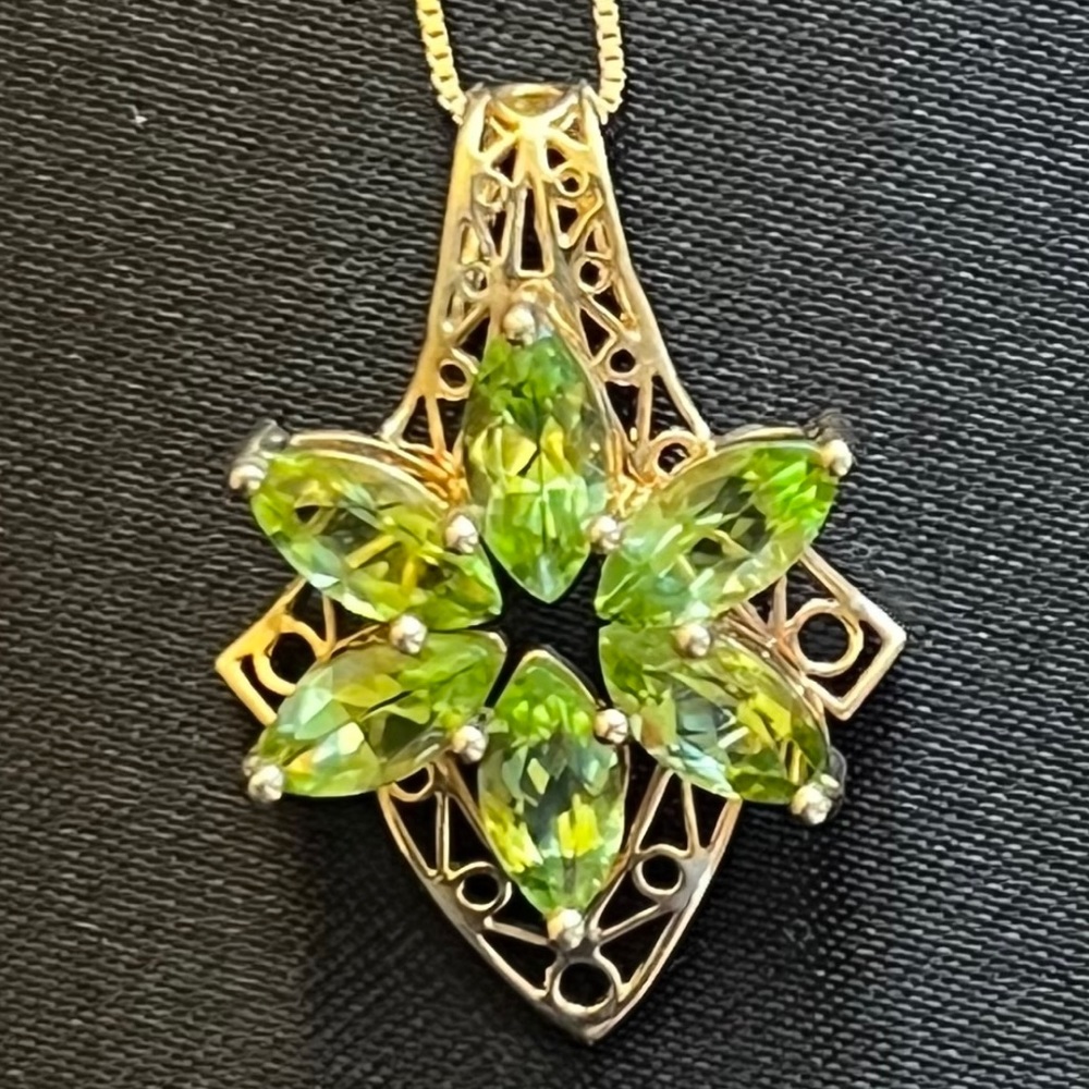 14K Gold Peridot? filigree Slider Pendant/ 20” Italy Chain